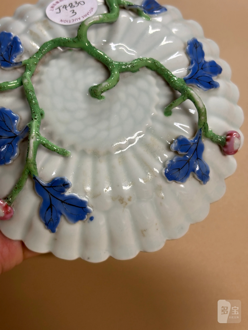 清雍正 粉彩折枝花卉纹菊瓣盘 - 图10